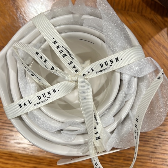Rae Dunn Measuring cups - Picture 6 of 7